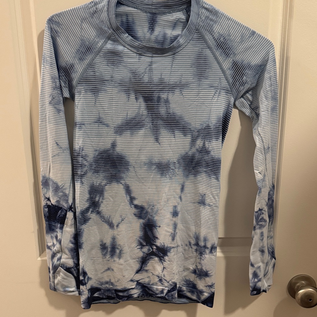 Lululemon Long Sleeve Top. Size 4. Blue And White